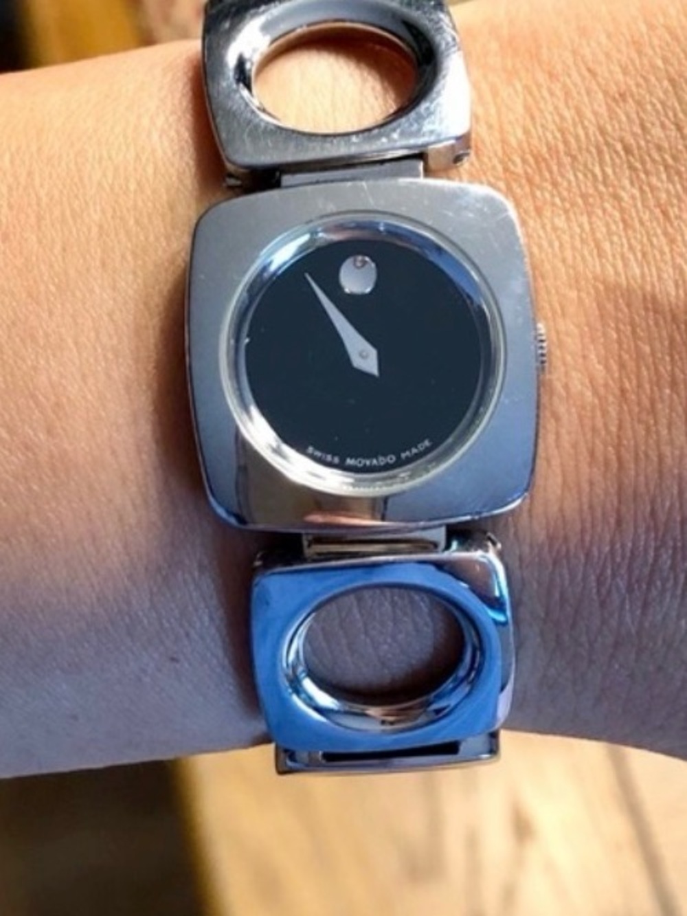 Movado Swiss Made Stainless Steel Sapphire Crystal Women's Watch (Needs Battery) - Picture 3 of 7